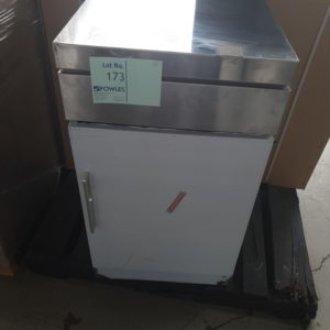 BEEFEATER S/STEEL 500MM CABINET WITH DRAWER, OUTDOOR KITCHEN MODULE BD77020 WITH 12 MONTH WARRANTY S/N A52900563 **DRAWER MODULE DOES NOT OPEN**