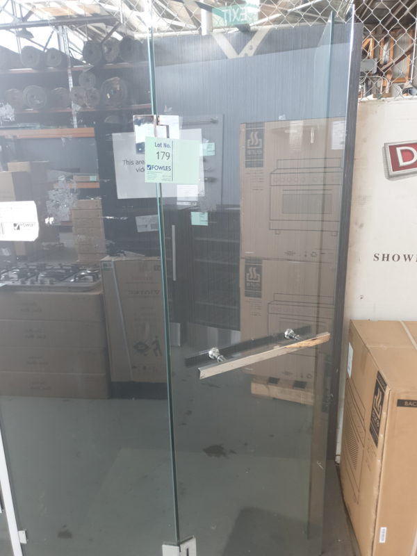 FSS1000 DIAMOND FRAMELESS SHOWER SCREEN 1000MM X 1000MM CORNER SHOWER SCREEN WITH ANGLED DOOR, ONLY TO BE INSTALLED DIRECTLY ONTO TILED FLOORS, 10MM AUSTRALIAN STANDARD GLASS, QUALITY BRASS FITTINGS **3 BOXES ON PICK UP**