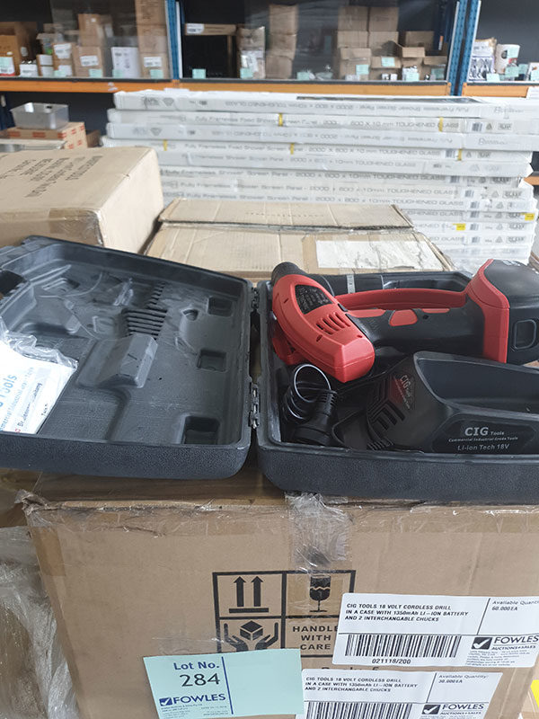 CIG TOOLS 18 VOLT CORDLESS DRILL IN A CASE WITH 1350mAh LI-ION BATTERY AND 2 INTERCHANGABLE CHUCKS