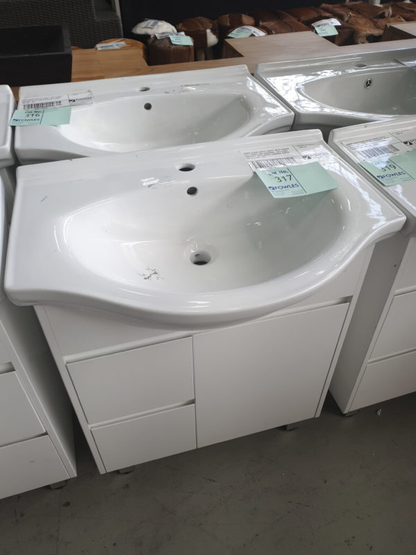 700MM GLOSS WHITE VANITY WITH FINGER PULL DOORS AND DRAWERS, LEFT HAND DRAWERS, WITH WHITE CERAMIC VANITY TOP VPB700-192