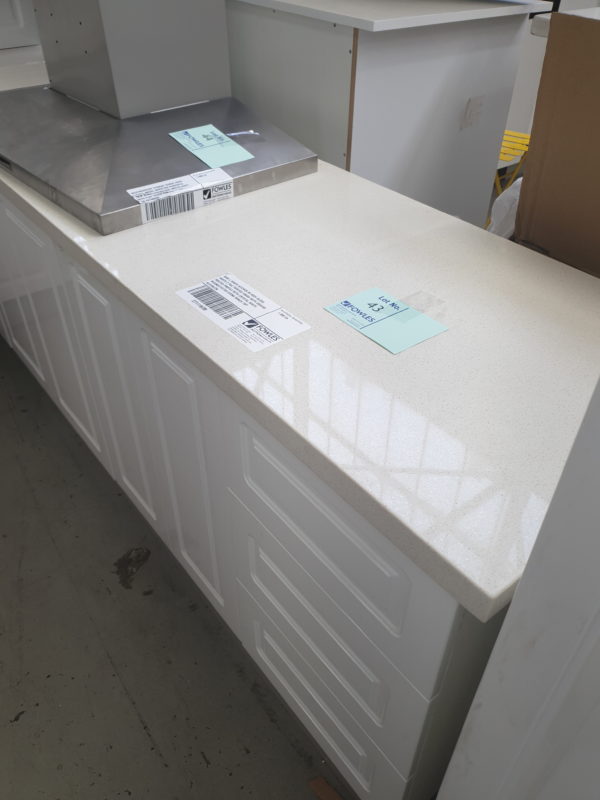 NEW L SHAPE KITCHEN IN HIGH GLOSS WHITE 2 PAC PAINTED FINISH WITH SQUARE ROUTED PROFILE WITH CRYSTAL WHITE RECONSTITUTED STONE BENCH TOP ALK10A/CW