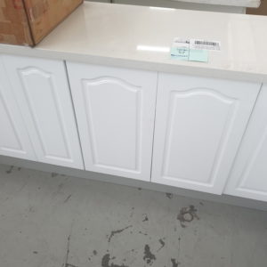 NEW L SHAPE KITCHEN IN HIGH GLOSS WHITE 2 PAC PAINTED FINISH WITH ARCH ROUTED PROFILE DOORS WITH CRYSTAL WHITE RECONSTITUTED STONE BENCH TOPS ALK7A/CW