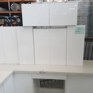 NEW L SHAPE KITCHEN IN HIGH GLOSS WHITE 2 PAC PAINTED FINISH WITH PLAIN PENCIL EDGE PROFILE DOORS WITH CRYSTAL WHITE RECONSTITUTED STONE BENCH TOPS ALK5A/CW