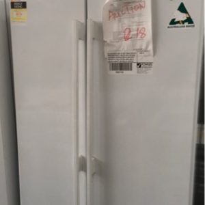 WESTINGHOUSE SIDE BY SIDE FRIDGE FREEZER WSE6100WFWHITE 610LITRE WITH INTERNAL ELECTRONIC CONTROLSDOOR ALARMFROST FREEBOTTLE RACK & EXTRA LARGE BINS & SHELVESHUMIDTY CONTROLLED CRISPERS S/N C52021071 *3 MONTHS PARTS & LABOUR WARRANTY*