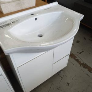 700MM GLOSS WHITE VANITY FINGER PULL DOORS AND DRAWERS WITH DRAWERS RIGHT WHITE CERAMIC VANITY TOP PB700-192