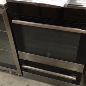 ELECTROLUX EVEP627SC DOUBLE WALL OVEN PRYOLYTIC 600MM WITH SEPARATE GRILL WITH 6 MONTH WARRANTY RRP$2850 S/N 84750093