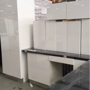 NEW L SHAPE KITCHEN IN HIGH GLOSS WHITE WITH PLAIN PENCIL EDGE DOORS WITH STAR BLACK RECONSTITUTED STONE TOPS AL-K5A/SB