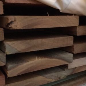 135X19 FEATURE GRADE SPOTTED GUM DECKING (PACK CONSISTS OF RANDON SHORT LENGTHS)