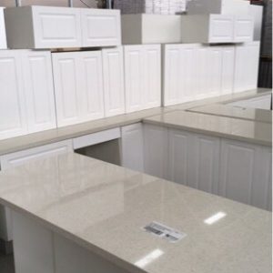 NEW L SHAPE KITCHEN IN HIGH GLOSS WHITE 2 PAC PAINTED FINISH WITH SQUARE ROUTED PROFILE DOORS WITH STAR WHITE RECONSTITUTED STONE BENCH TOPS BL-K10A-SW