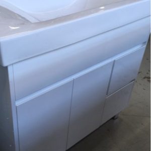 900MM GLOSS WHITE VANITY WITH FINGER PULL DOORS & DRAWERS RIGHT WITH WHITE CERAMIC VANITY TOP V900-W439