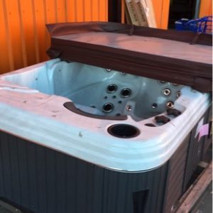 NEW AUSTRALIAN MADE OUTDOOR PORTABLE 2 SEATER SPA 1 X 3HP MASSAGING PUMPS LED LIGHTING CIRCULATION PUMP S/STEEL JETS 3KW ELECTRIC HEATER OZONE SANITISATION 22 JETS CONFIGURATION 1 LOUNGE 1 SEAT RRP $7490 INCLUDES HARD COVER