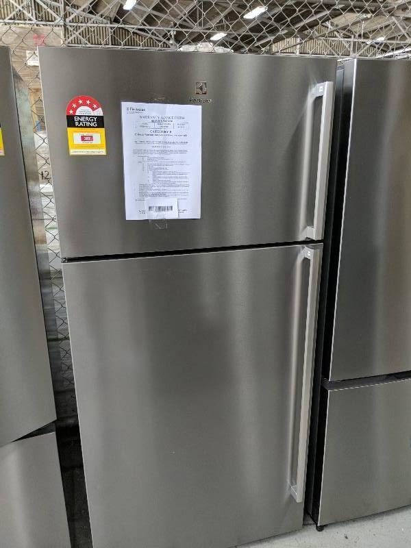 ELECTROLUX ETE54074SA S/STEEL TOP MOUNT FRIDGE WITH POLE HANDLES & BEST IN CLASS ENERGY EFFICIENCY FRESH ZONE DOUBLE INSULATED CRISPERS 536 LITRE DOOR ALARM FAST ICE FUNCTION RRP$1622 S/N B83072029 12 MONTH WARRANTY