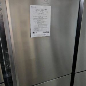ELECTROLUX EBE5307SA BOTTOM MOUNT FRIDGE 528 LITRE S/STEEL WITH FRESH ZONE DOUBLE INSULATED CRISPERS FLEX STORAGE DOOR ALARM RRP$1660 S/N B74570160 WITH 12 MONTH WARRANTY