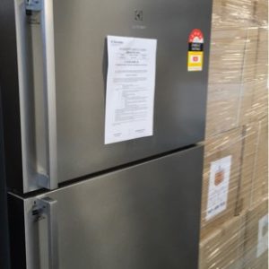 ELECTROLUX ETE5407SA S/STEEL TOP MOUNT FRIDGE 540 LITRE FULLY ADJUSTABLE INTERIOR WITH SPILLSAFE GLASS SHELVES BEST IN CLASS ENERGY EFFICIENCY RRP$1582 S/N B 83371881 WITH 12 MONTH WARRANTY