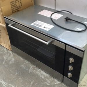 EX SHOWROOM DISPLAY EURO EV900MSX 900MM ELECTRIC OVEN WITH 7 MULTI FUNCTIONS THERMOWAVE FAN ASSISTED RRP$999 WITH 3 MONTH WARRANTY