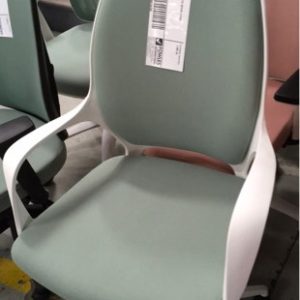 GREEN & WHITE OFFICE CHAIR