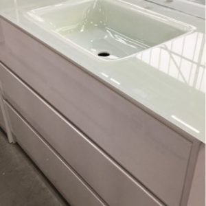 LUSH 1200MM GLOSS WHITE FREESTANDING VANTIY WITH 3 DRAWERS GLASS TOP RRP$999 LUSH/WHT1200GR