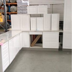 NEW L SHAPE KITCHEN IN HIGH GLOSS WHITE 2 PAC PAINTED FINISH WITH SQUARE ROUTED PROFILE DOORS WITH STAR WHITE RECONSTITUTED STONE BENCH TOPS BL/K10A/SW