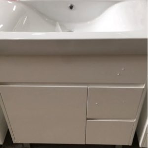 750MM GLOSS WHITE VANITY WITH FINGER PULL DOORS DRAWERS RIGHT WITH WHITE CERAMIC VANITY TOP VPB 750-S439