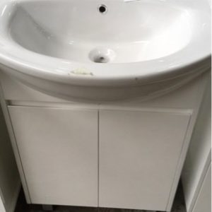 600MM GLOSS WHITE VANITY WITH FINGER PULL DOORS WITH WHITE CERAMIC TOP S600-192