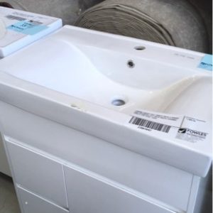 750MM FINGER PULL VANITY WITH 2 DOORS AND DRAWERS LEFT WITH WHITE CERAMIC VANITY TOP V750-S439