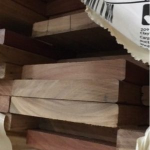 135X19 FEATURE GRADE SPOTTED GUM DECKING (PACK CONSISTS OF RANDOM SHORT LENGTHS)