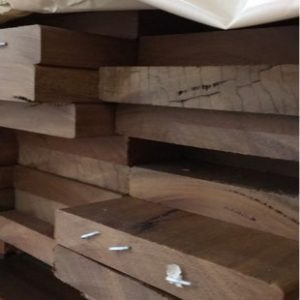 135X19 FEATURE GRADE QLD SPOTTED GUM DECKING (PACK CONSISTS OF RANDOM SHORT LENGTHS)