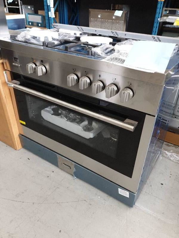 BAUMATIC BAU95EG 900MM FREESTANDING OVEN WITH SQUARELINE COMMERCIAL DESIGN WITH ELECTRIC OVEN AND GAS 5 BURNER COOKTOP 9 COOKING FUNCTIONS WITH 3 MONTH WARRANTY **BROKEN INNER GLASS PANE SOLD AS IS**
