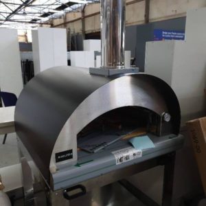 EURO EPZ800BS WOOD FIRED PIZZA OVEN 80 X 80 5 LARGE PIZZA CAPACITY VENTILATED S/STEEL DOOR WITH TIMBER HANDLE AND S/STEEL STAND ETR80PZ COMBINED RRP $4950