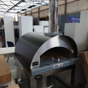 EURO EPZ60BBS WOOD FIRED PIZZA OVEN 80 X 60 3 LARGE PIZZA CAPACITY VENTILATED S/STEEL DOOR WITH TIMBER HANDLE AND S/STEEL STAND ETR600P COMBINED RRP $4325
