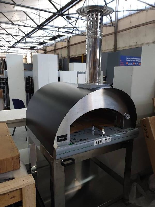 EURO EPZ60BBS WOOD FIRED PIZZA OVEN 80 X 60 3 LARGE PIZZA CAPACITY VENTILATED S/STEEL DOOR WITH TIMBER HANDLE AND S/STEEL STAND ETR600P COMBINED RRP $4325