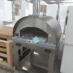 EURO EPZ800BS 80X80 WOOD FIRED PIZZA OVEN WITH TEMPERATURE INDICATOR BLACK HAMMER DOME VENTILATED STEEL DOOR WITH TIMBER HANDLEFOOD GRADE INTERNAL BRICKS MADE IN ITALY WITH S/STEEL TROLLEY STAND ETR80PZ WITH 12 MONTH WARRANTY