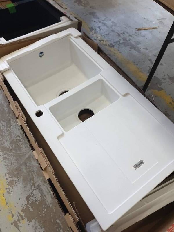 FRANKE POLAR WHITE FRAGRANITE SINK BLG651 1&1/4 BOWL CONSTRUCTED FOR 80% QUARTZ SAND & 20% VERY HARD ACRYLIC RESIN THIS MATERIAL REPELS BACTERIA & RESISTS HIGH TEMPERATURES COMES WITH FRANKE WASTES RRP$1399