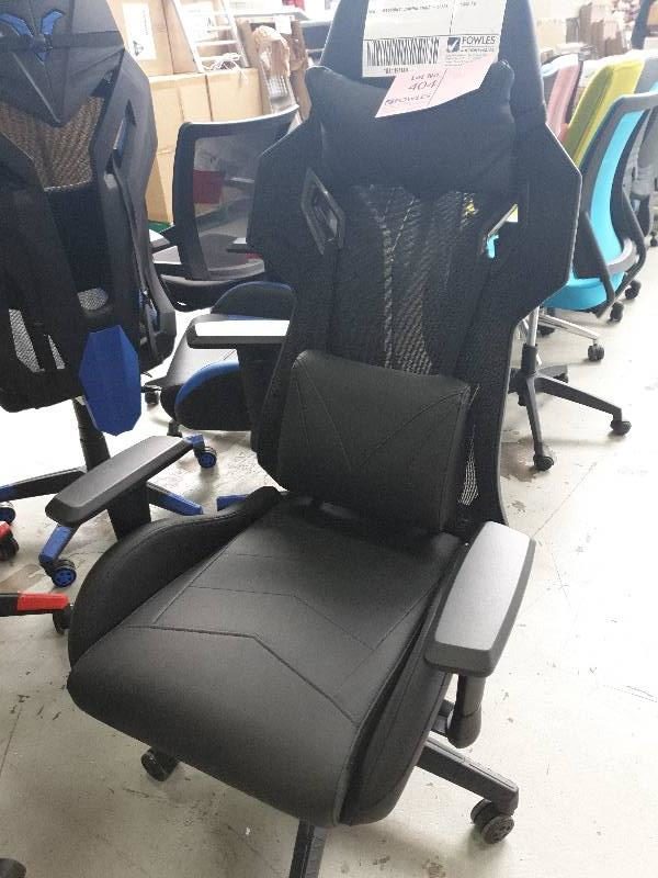 NEW PROFESSIONAL GAMING CHAIR - BLACK