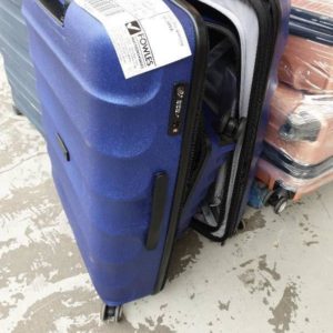 UNDER INSTRUCTIONS FROM A LEADING INSURER: NEW SUITCASE SETS FROM A WATER DAMAGE INSURANCE CLAIM SOLD ON AS IS / BUYER BEWARE" BASIS WITHOUT ANY GUARANTEE OR WARRANTY. 3 PIECE SET INCL CABIN MEDIUM AND LARGE RRP$890 - BLUE"