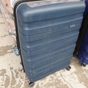 UNDER INSTRUCTIONS FROM A LEADING INSURER: NEW SUITCASE SETS FROM A WATER DAMAGE INSURANCE CLAIM SOLD ON AS IS / BUYER BEWARE" BASIS WITHOUT ANY GUARANTEE OR WARRANTY. 3 PIECE SET INCL CABIN MEDIUM AND LARGE RRP$890 - NAVY"