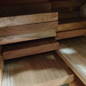 135X19 FEATURE GRADE SPOTTED GUM DECKING (PACK CONSISTS OF RANDOM SHORT LENGTHS)