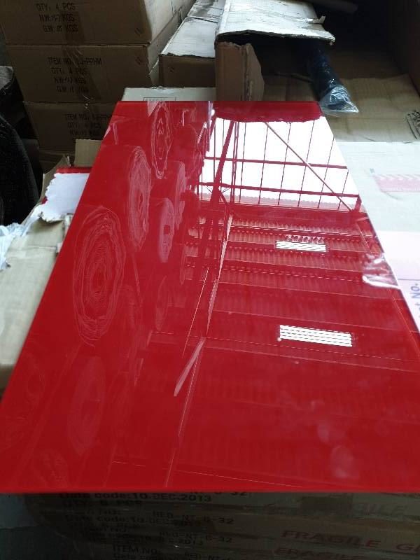 RED GLASS SPLASHBACK NON TOUGHENED *CAN BE CUT* 5 SHEETS PER BOX 600MM X 320MM