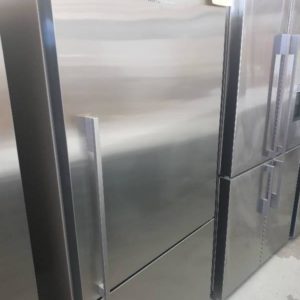 FISHER & PAYKEL E522BRXFD5 FRIDGE AND BOTTOM MOUNT FREEZER 790MM 519 LITRE WITH ACTIVE SMART TECHNOLOGY WHICH KEEPS FOOD FRESHER FOR LONGER LED LIGHTING HUMIDITY CONTROLLED CRISPERS ORP$2299 WITH 30 DAY WARRANTY