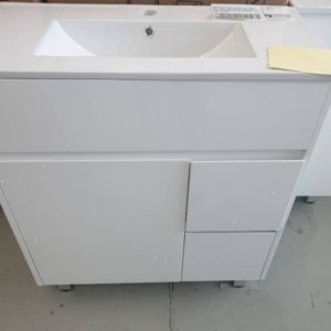 750MM GLOSS WHITE FINGER PULL VANITY WITH SINGLE DOOR ON LEFT DRAWERS RIGHT WITH WHITE PORCELAIN VANITY TOP VP750-WS505