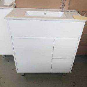 750MM GLOSS WHITE FINGER PULL VANITY WITH SINGLE DOOR ON LEFT DRAWERS RIGHT WITH WHITE PORCELAIN VANITY TOP VP750-WS505