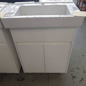 600MM GLOSS WHITE FINGER PULL VANITY WITH 2 DOORS WITH WHITE PORCELAIN VANITY TOP VPB600-WS452
