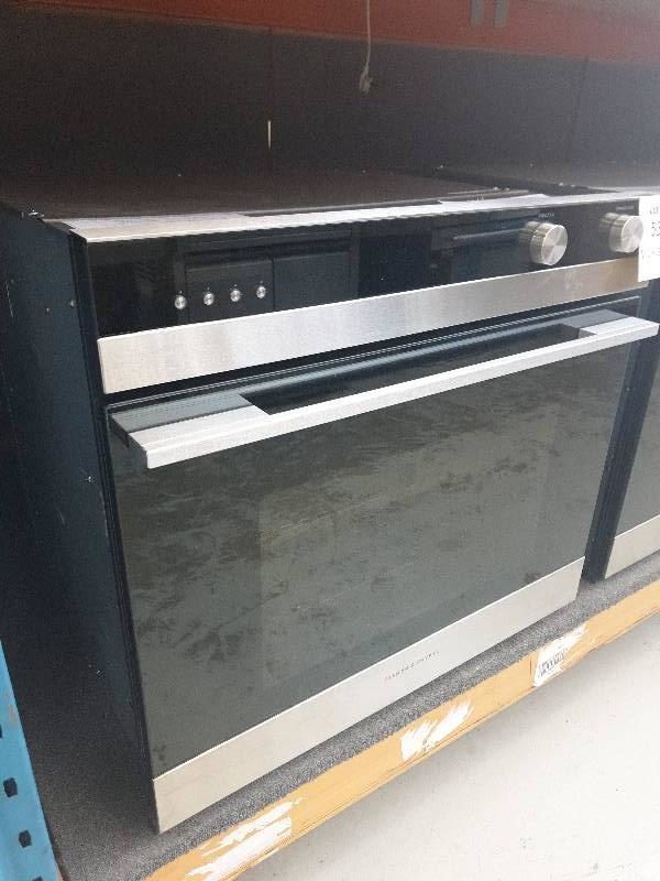 FISHER & PAYKEL 76CM ELECTRIC OVEN OB76SDEPX3 PYROLYTIC 115 LITRE WITH 11 FUNCTIONS QUADRUPLE GLAZED COOL TOUCH ORP$5299 WITH 30 DAY WARRANTY