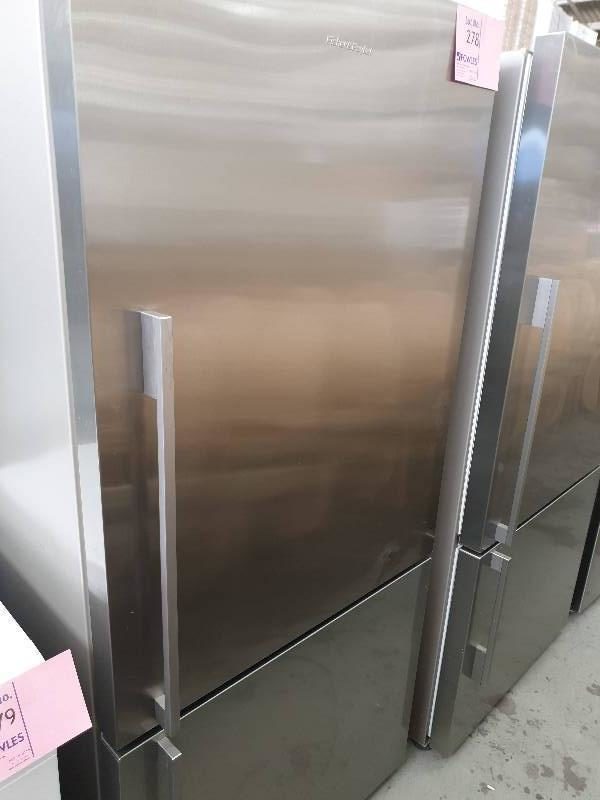 FISHER & PAYKEL E522BRXFD4 FRIDGE AND BOTTOM MOUNT FREEZER 790MM 473 LITRE WITH ACTIVE SMART TECHNOLOGY WHICH KEEPS FOOD FRESHER FOR LONGER LED LIGHTING HUMIDITY CONTROLLED CRISPERS ORP$2249 WITH 30 DAY WARRANTY