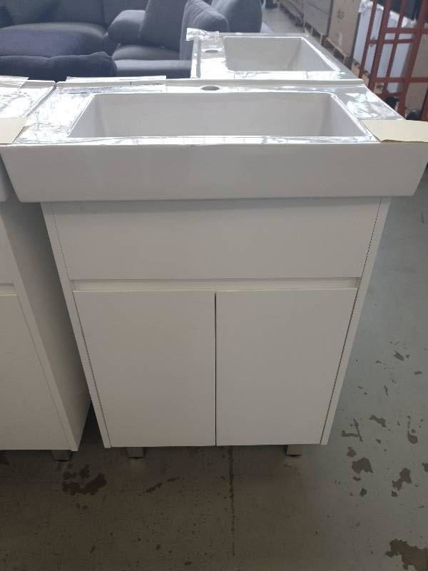 600MM GLOSS WHITE FINGER PULL VANITY WITH 2 DOORS WITH WHITE PORCELAIN VANITY TOP VPB600-WS452