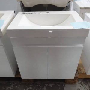 600MM WALL HUNG VANITY WITH FINGER PULL DOORS & WHITE CERAMIC TOP SEW600