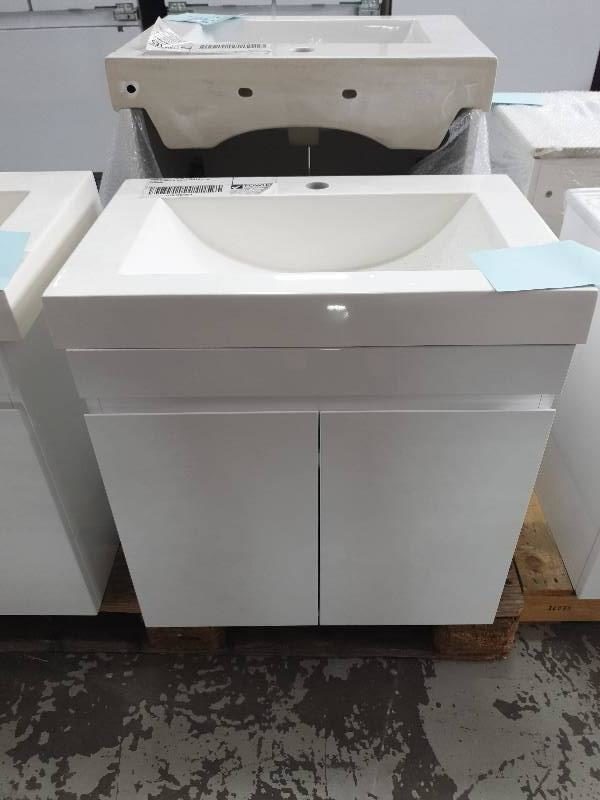 600MM WALL HUNG VANITY WITH FINGER PULL DOORS & WHITE CERAMIC TOP SEW600