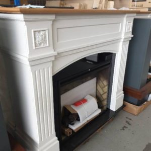 DIMPLEX WDS20-AU WINDELSHAM 2KW REVILLUSION ELECTRIC FIRE PLACE WHITE WITH TIMBER MANTLE RRP$2799 WITH 3 MONTH WARRANTY