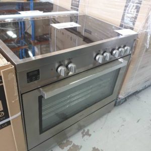 SECOND HAND EURO ES900EETSX 90CM ALL ELECTRIC FREESTANDING OVEN DEO7796 RRP$2699 WITH 3 MONTH WARRANTY