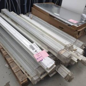 PALLET OF 26QTY CORINTHIAN QUICK SLIDE DOOR TRACKS VARIOUS SIZES WHITE & SILVER SOLD AS IS